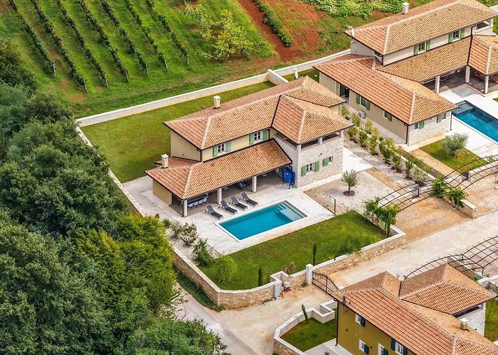 Vila Lunistra *