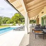 Lunistra Villa *