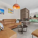 Lunistra Villa *