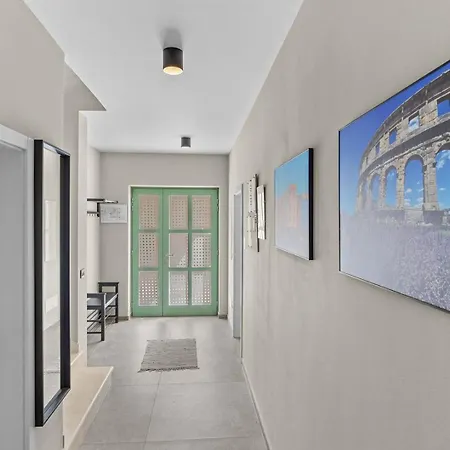 Lunistra Villa Sivati